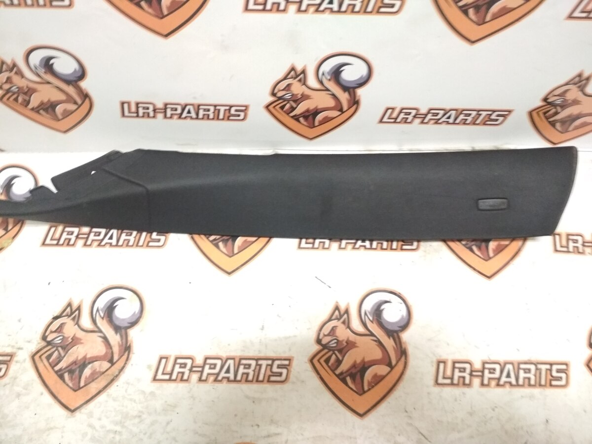 LR082178 Left pillar trim panel Land Rover Discovery 5 L462 (2017-) used